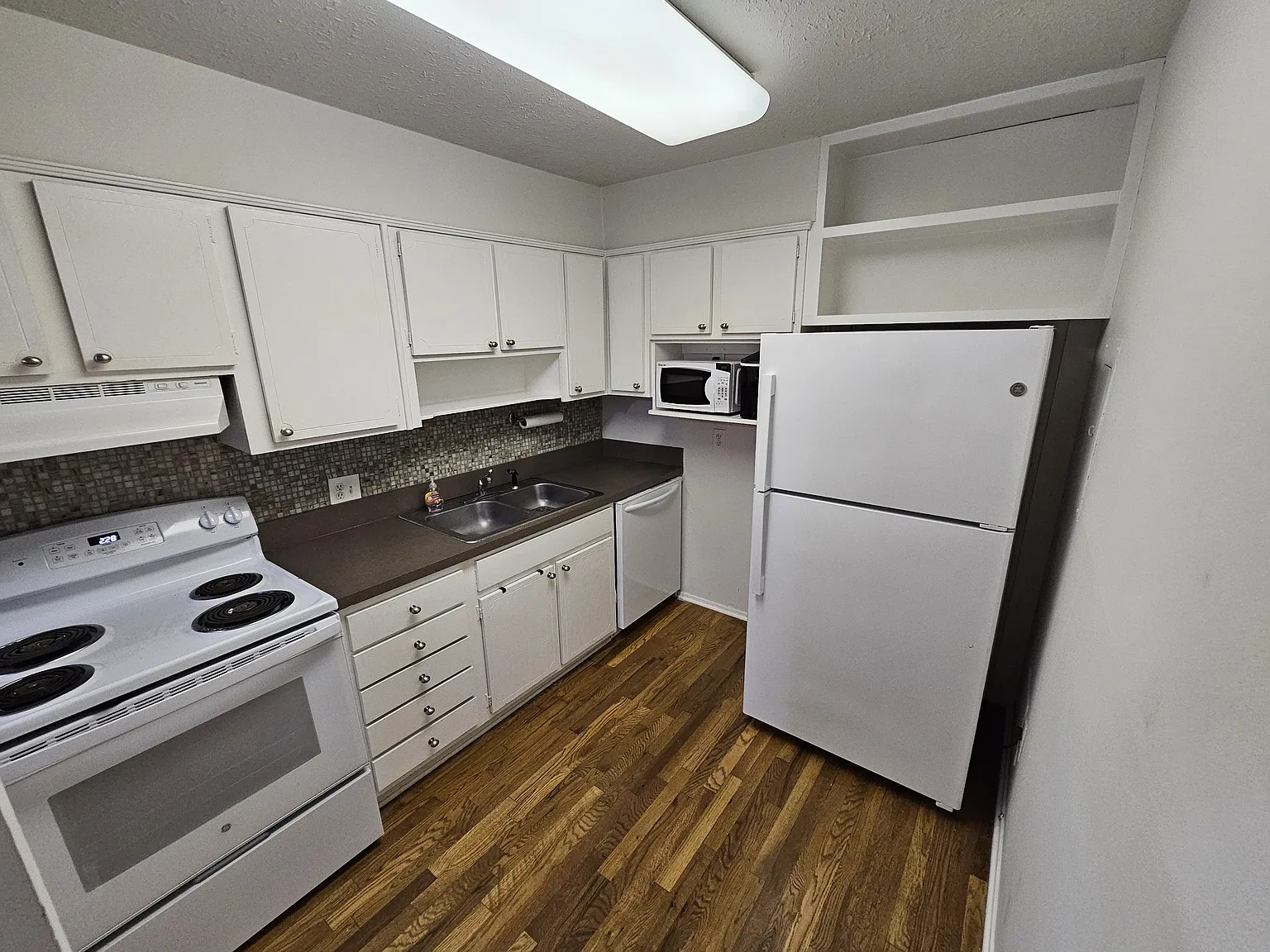 1 bed, 756 sqft, $1,395 — Photo 2
