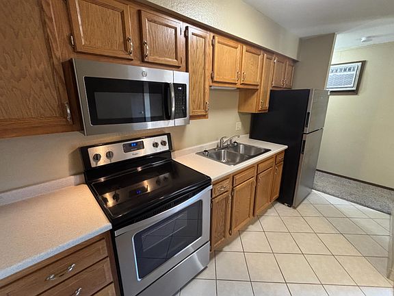 4th image of 2825 Pennsylvania Ave
