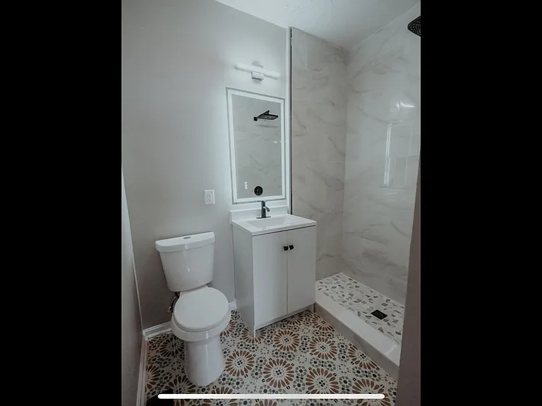637 S 44th St — Photo 15