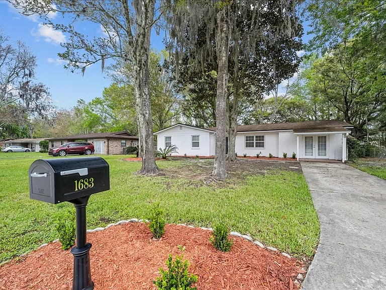 1683 Morningside Dr — Photo 9