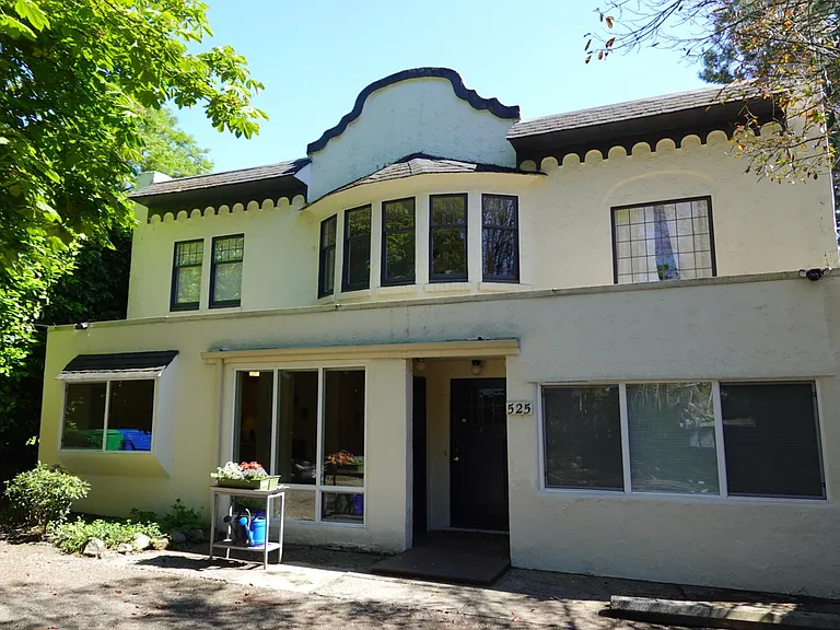 Carriage house