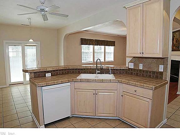 2nd image of 812 Wyemouth Dr
