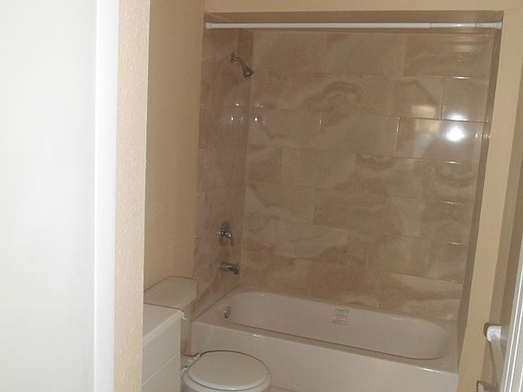 3rd image of 580 Thomas Ave