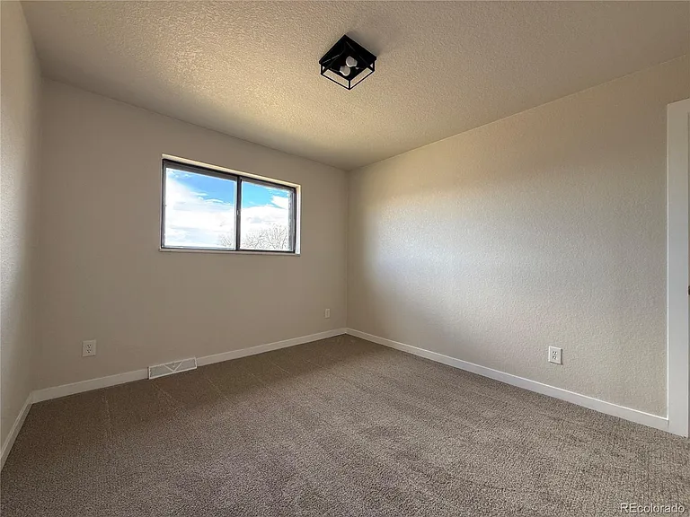 243 Vance St — Photo 24