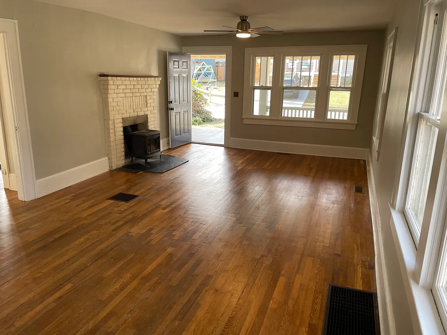 2 bed, 1215 sqft, $2,100 — Photo 4