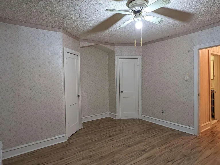 103 W Spencer St — Photo 11