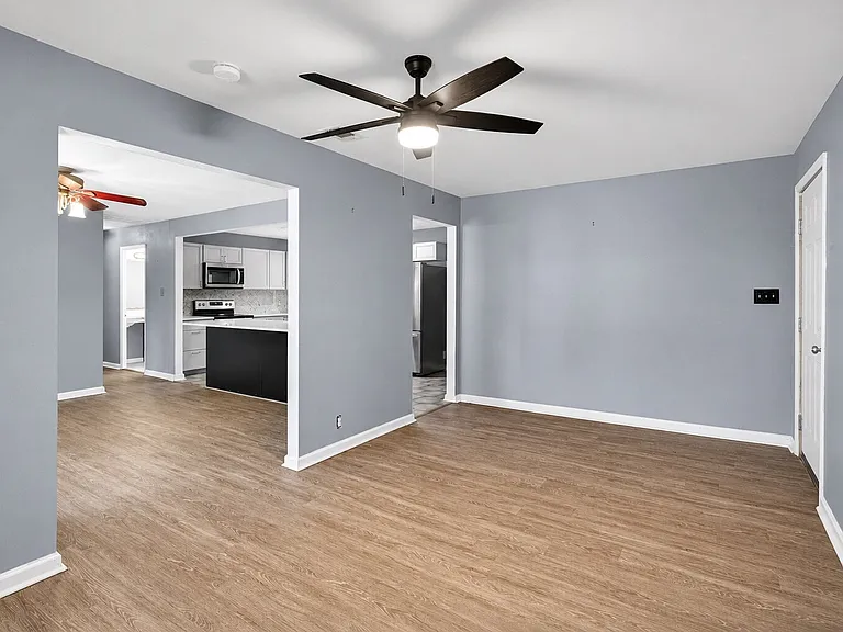 1621 Cloverdale Dr — Photo 10