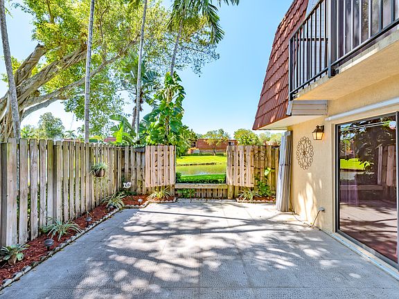 4th image of 9882 NW 6th Pl