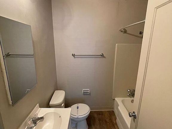 4th image of 2900 Marconi Ave APT 4