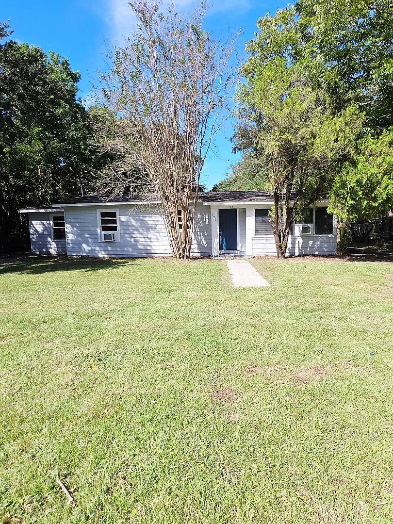733 Winton Ave: Move-In Special: Half Off Your First Full Month's Rent! — Photo 3