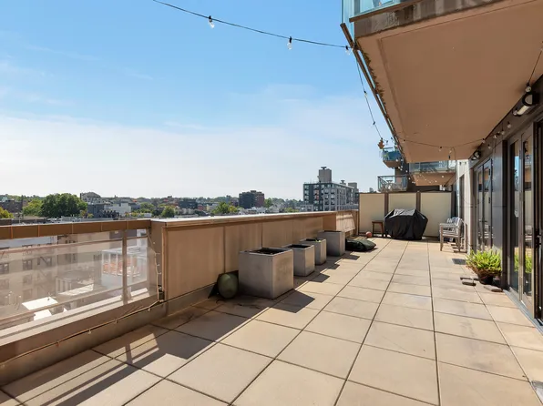 500 4th Avenue image 2 of 5