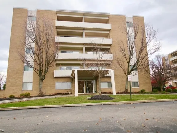 2039 Wooster Rd #57, Rocky River, OH 44116