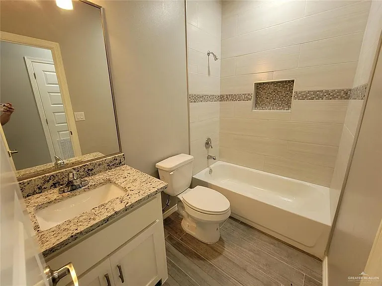1817 Davenport St #4 — Photo 13