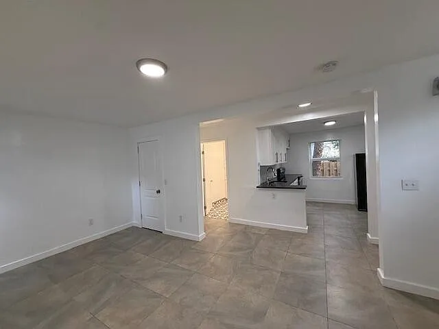 919 2nd St #4 — Photo 8