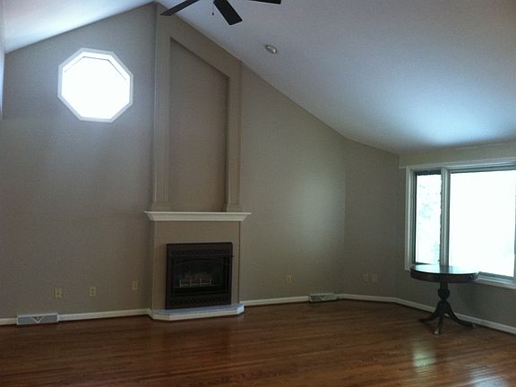 4th image of 825 Xanadu Ct
