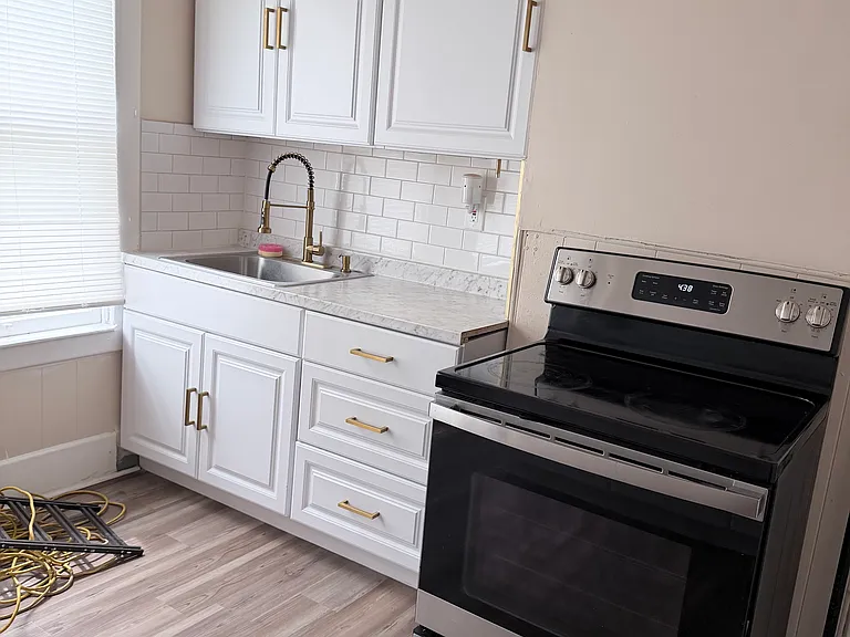 1287 Van Cortland St #1 — Photo 6