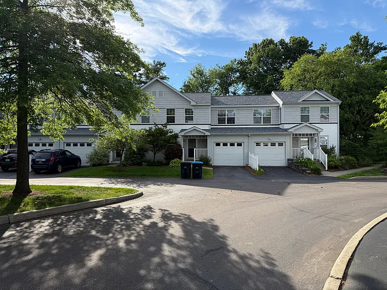 53 Stonington Cir — Photo 26