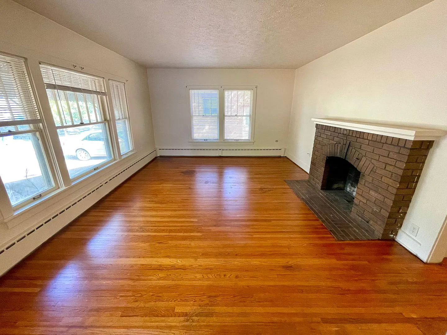 Move In & Save - 50% Off First Months Rent! 3 Bed + 2 Bonus Rooms - 5 Total Rooms - Near Csu! — Photo 4