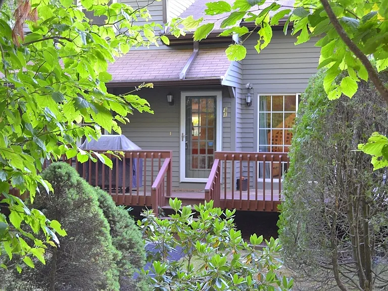 31 E Bluff Rd #31 — Photo 1