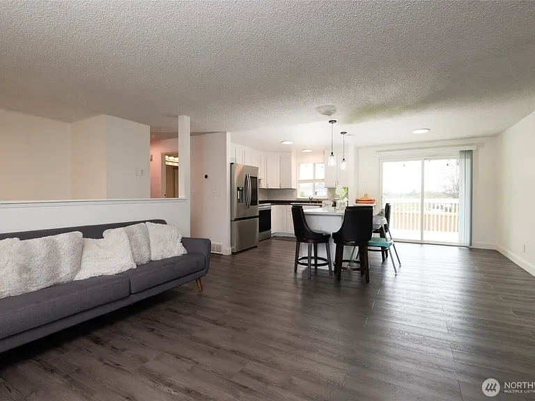12638 SE 210th Ct — Photo 3