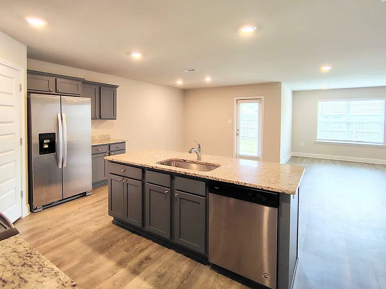 Eastland Cir — Photo 6