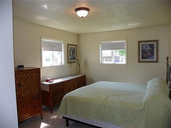 4th image of 4211 Arden Ave