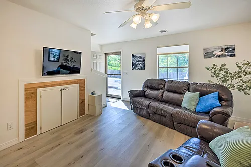 1128 N Iron Horse Dr Photo 1