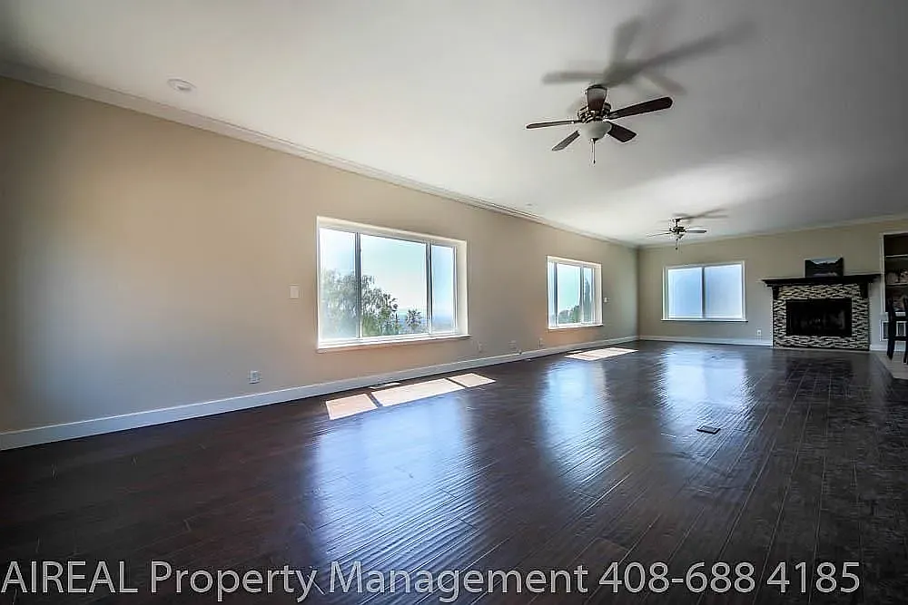 15707 Highland Dr photo 1