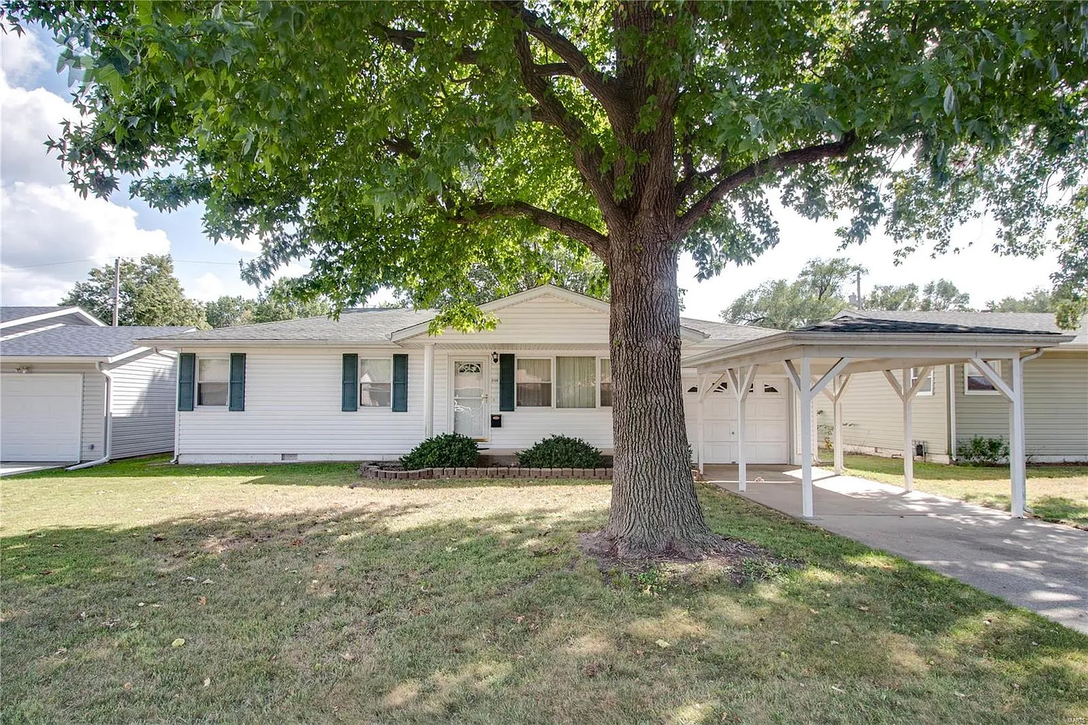 2120 Dawn Pl photo 1