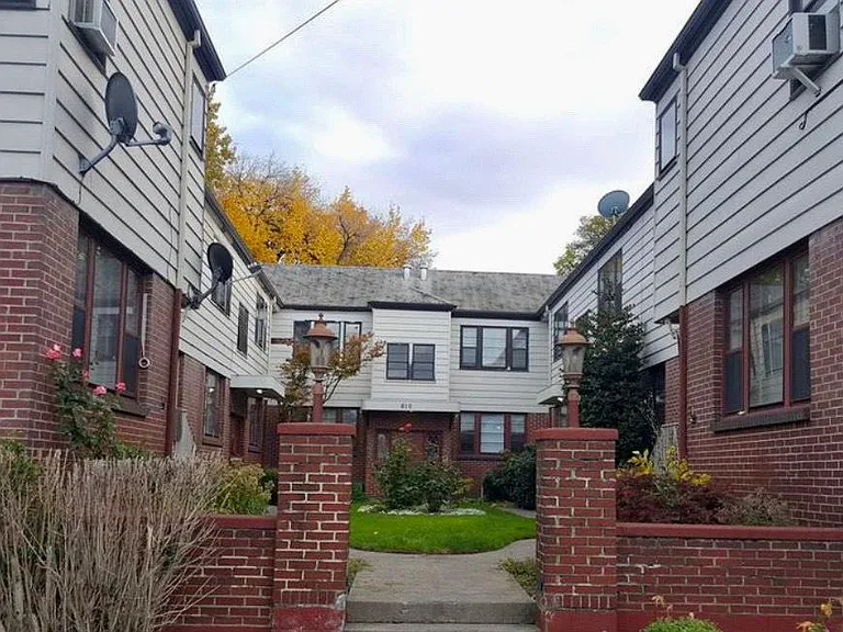 610 Washington St #17 — Photo 1