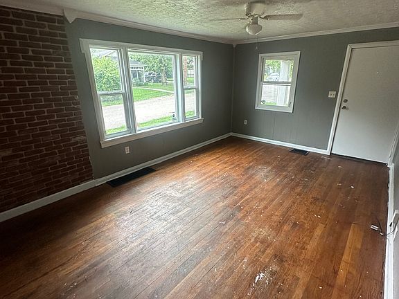 2nd image of 2848 Winton Dr