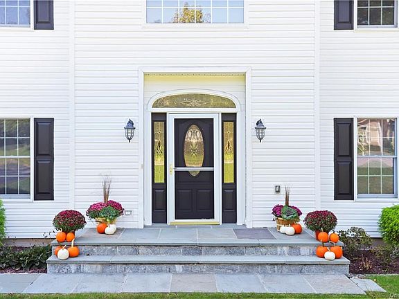 3rd image of 10 Donahue Ct