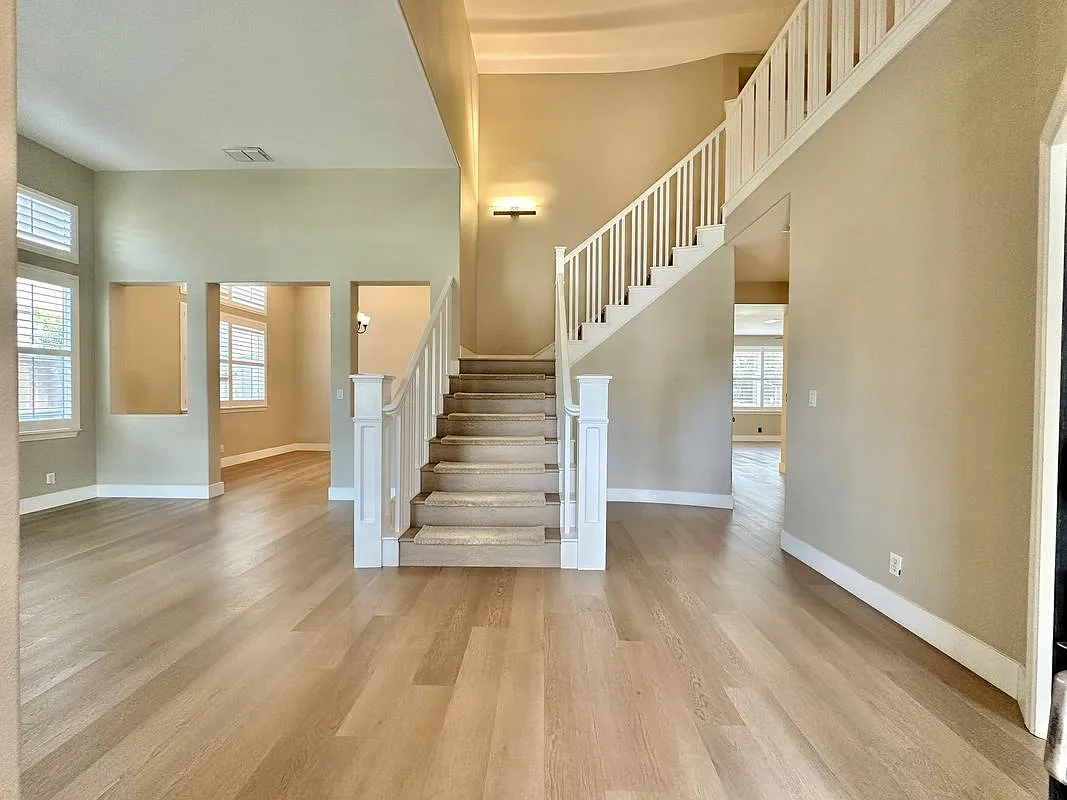 4 bed, 3.0 bath, 3050 sqft, $4,300 — Photo 3