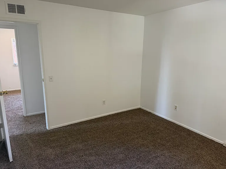 3385 Valencia Hill Dr — Photo 3