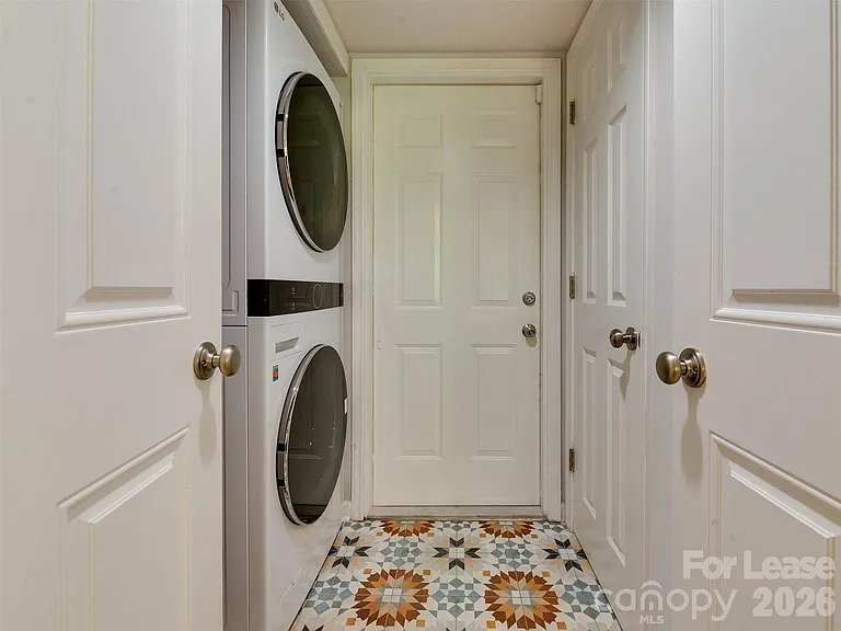 9006 Saint Thomas Ln — Photo 44