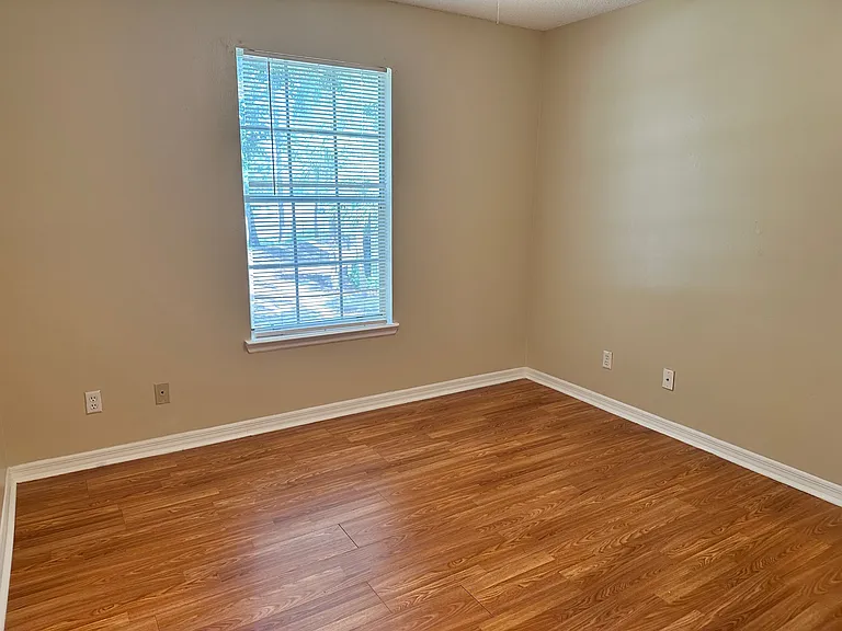 6052 Westgate Dr #203 — Photo 11