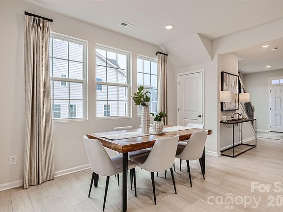 4th image of 941 Cobbled Way