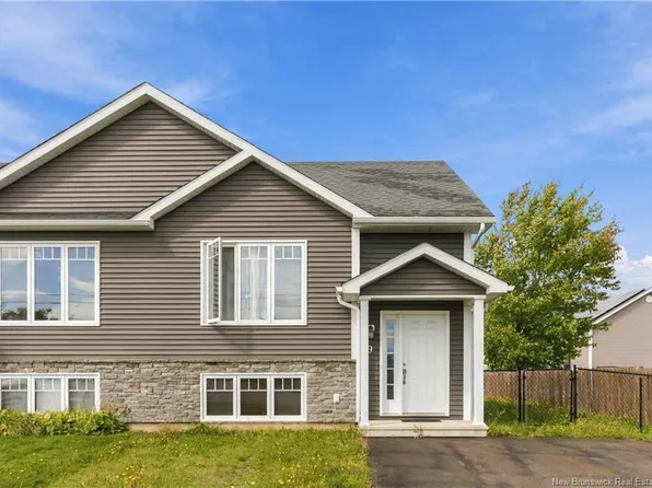 9 Forest Oak Ct, Moncton, NB E1G 0H9