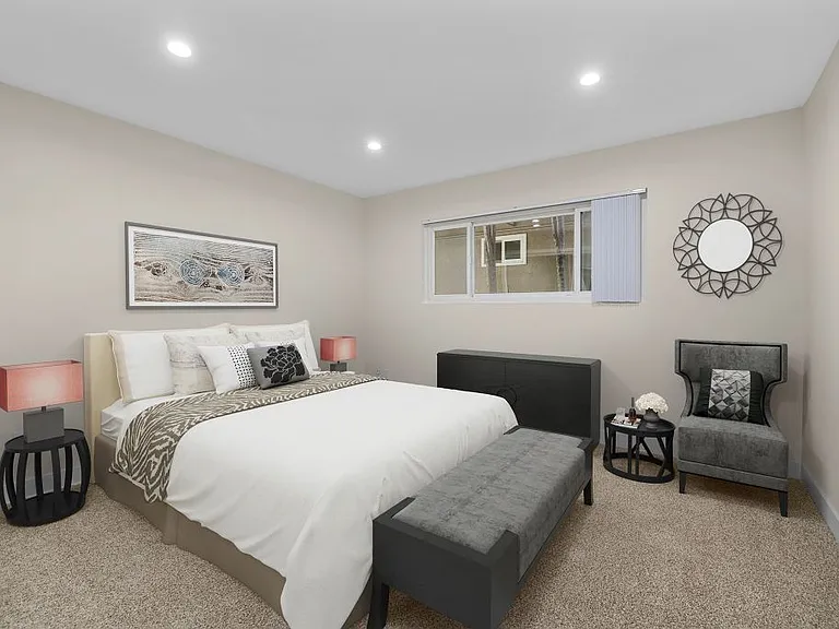Lombardi Apartments — Photo 30