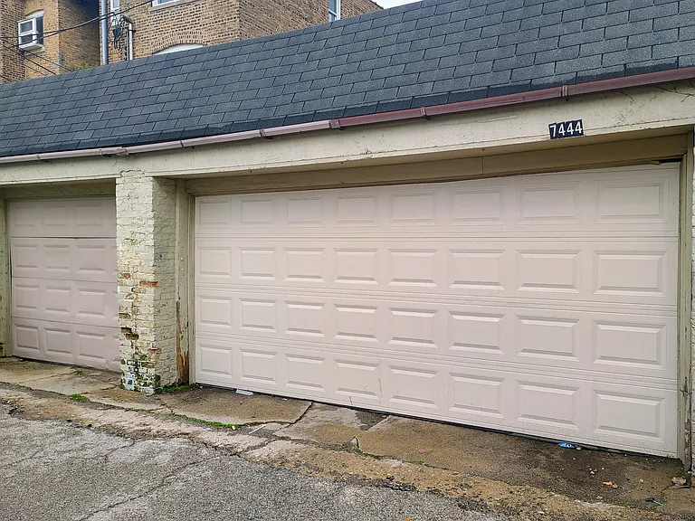7444 N Damen Ave — Photo 16