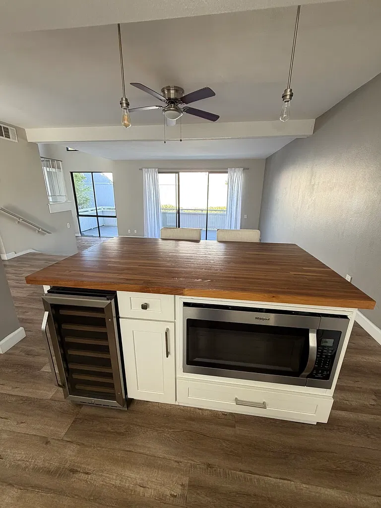 2 bed, 2.5 bath, 1578 sqft, $5,500 — Photo 4