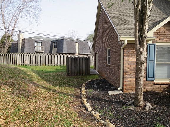 4th image of 425 Eagle Brook Dr #1