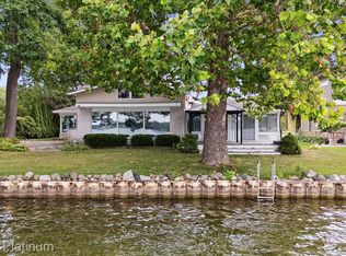 13366 Wenwood Dr, Fenton, MI 48430