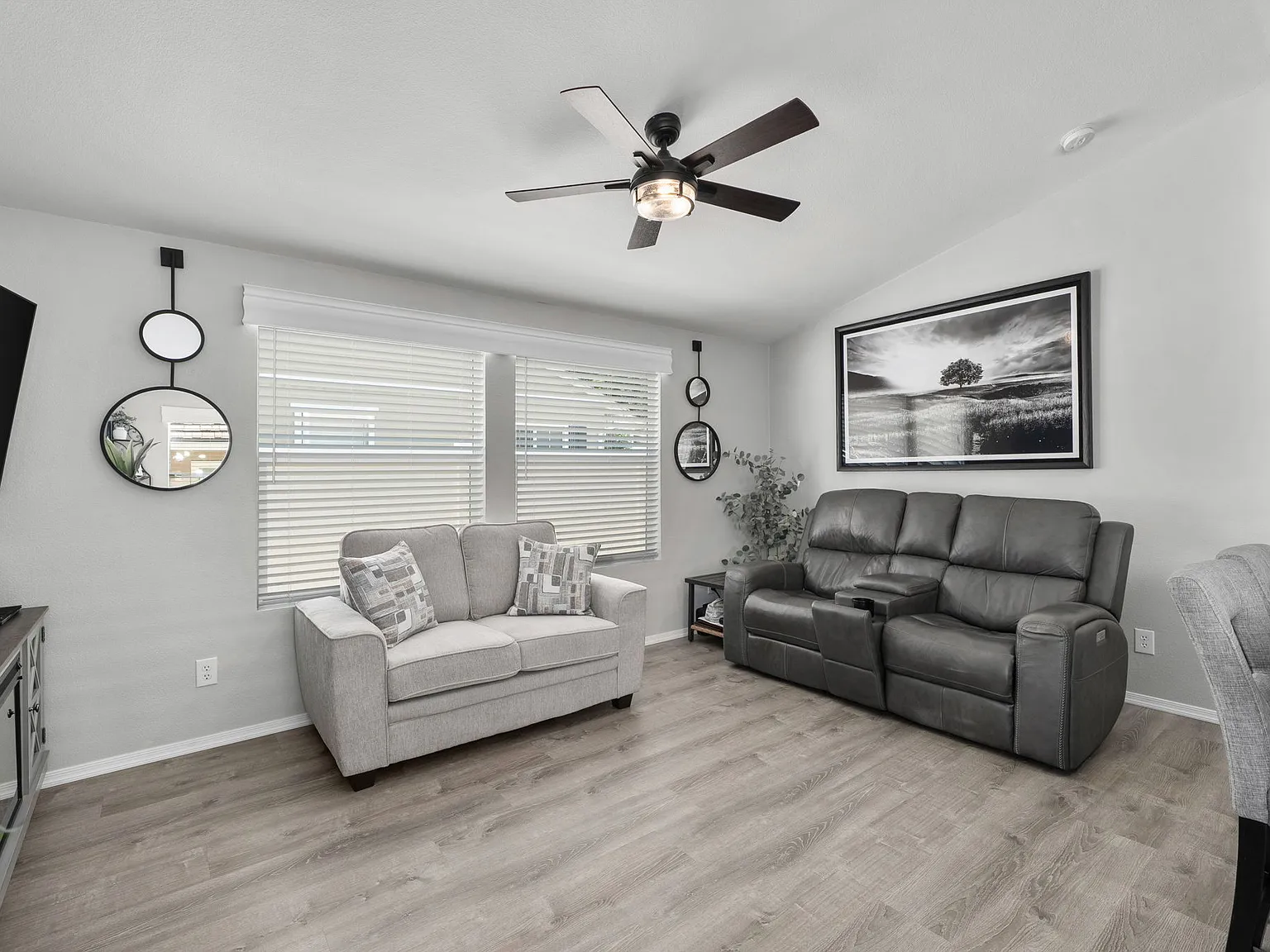 2 bed, 900 sqft, $2,800 — Photo 3