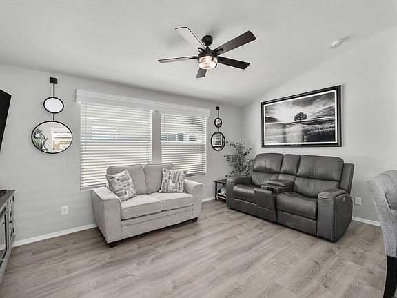 3rd image of 3538 Nelson St