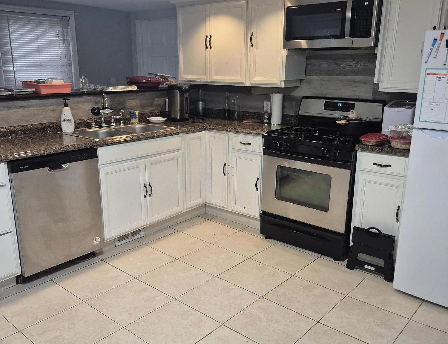 4 bed, 1.5 bath, 1960 sqft, $2,100 — Photo 4