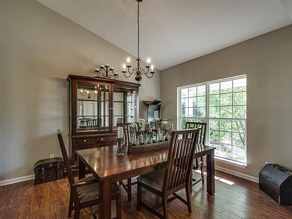 3rd image of 1309 Pickwick Park Ct
