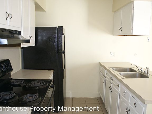3rd image of 700 44th St SE APT 13