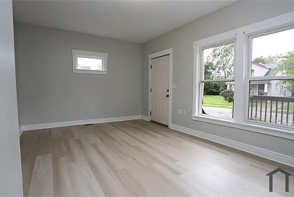 3 bed, $1,500 — Photo 2