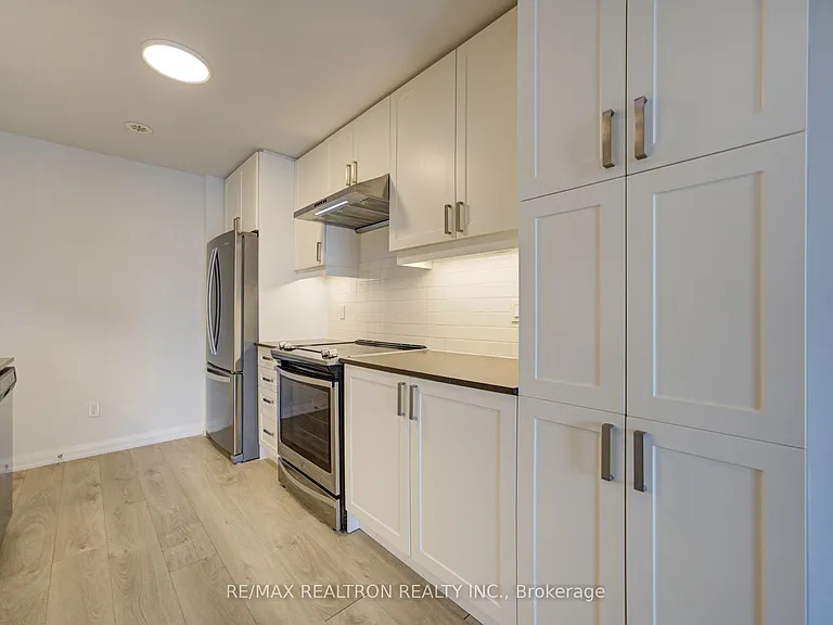 1050 Portage Pkwy #Townhouse 33 — Photo 13